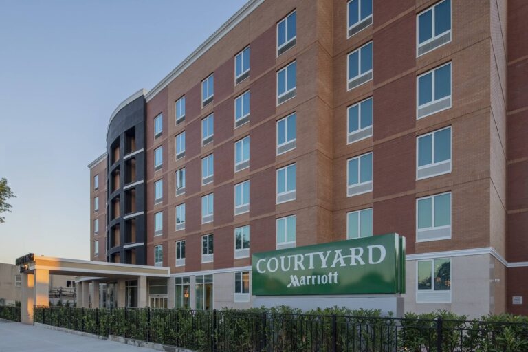 Fairfield Inn vs Courtyard