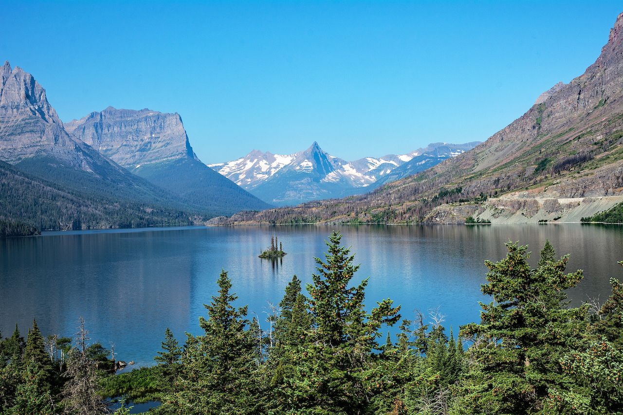 9 Reasons Why to Visit Glacier National Park in April 2024